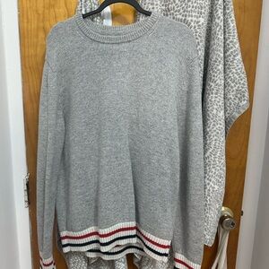 GAP Heather Gray Knit Sweater with cute sleeve detailing
